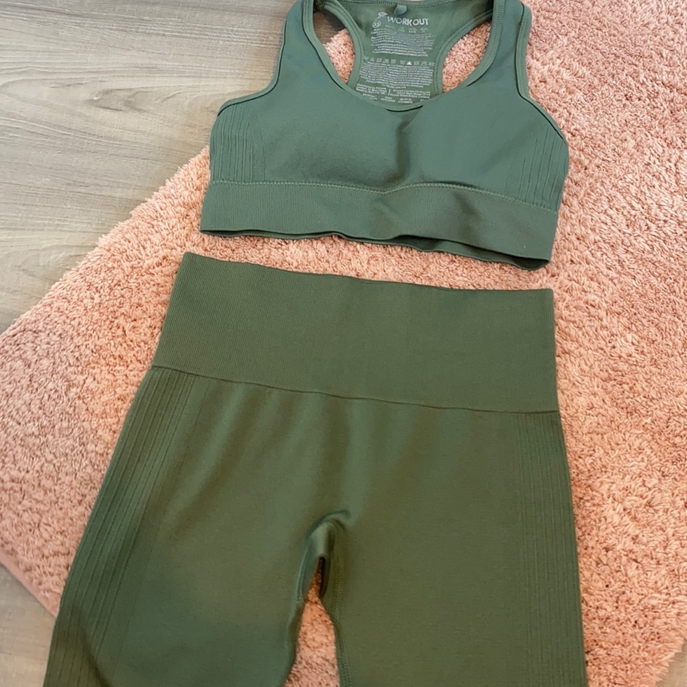 Super cute green gym outfit xx